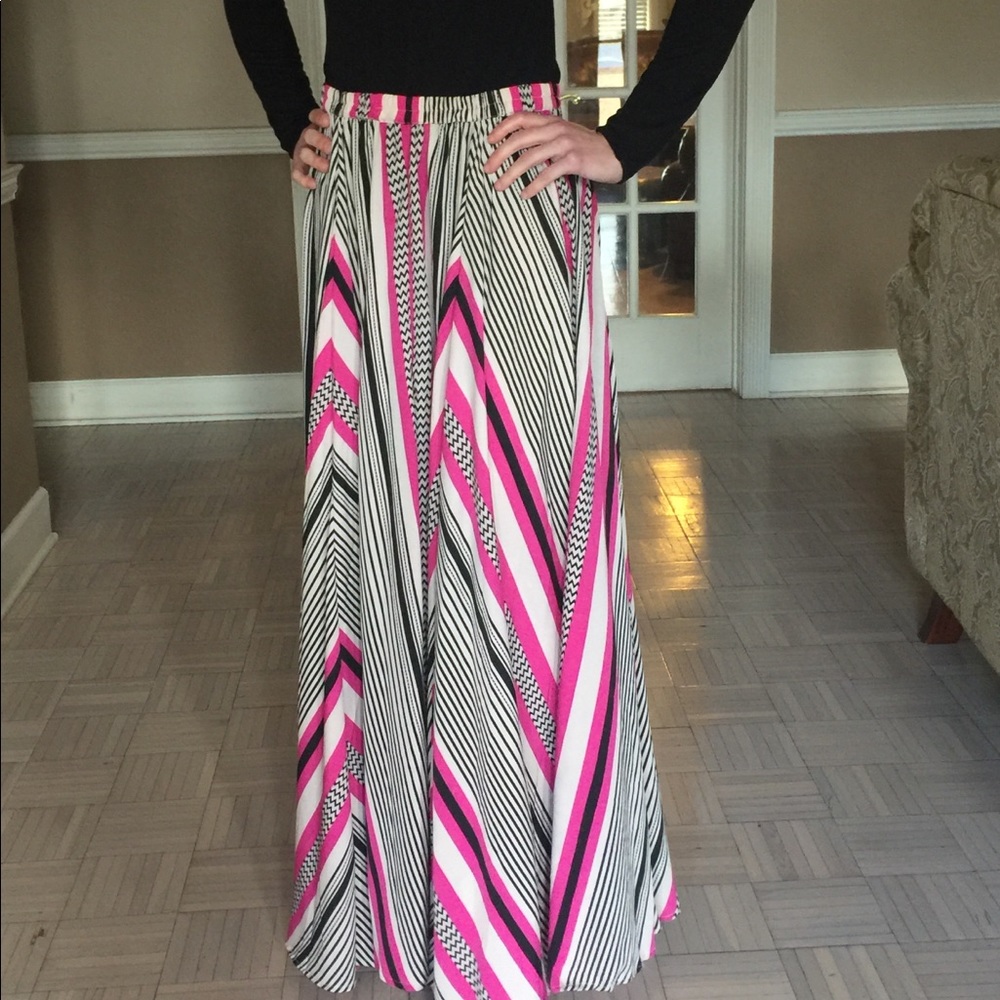 📸 added!!NWOT Maxi Skirt!!!